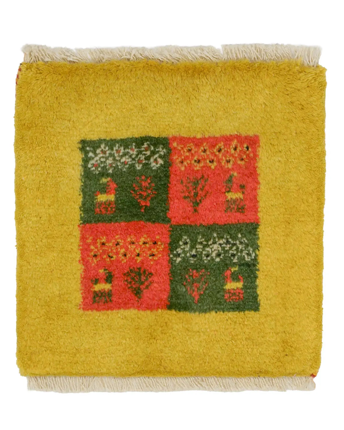 黄色地に植物モチーフの市松文様が描かれたシーラーズ産ペルシャ絨毯ギャッベ