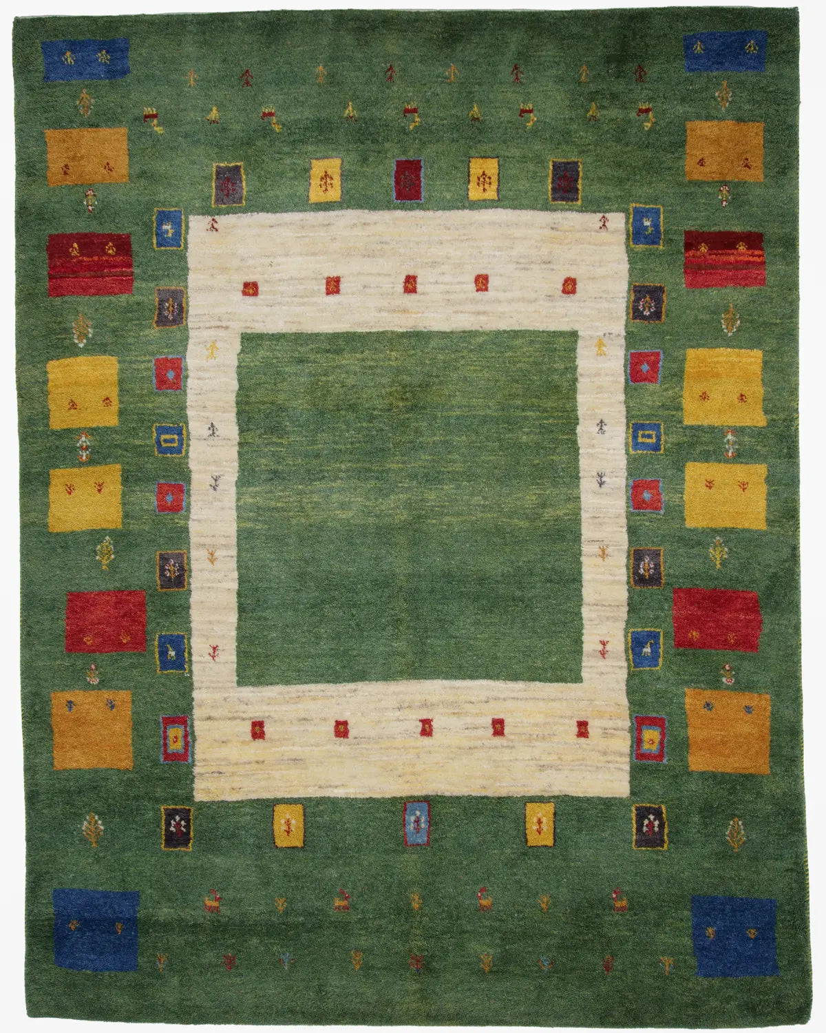 深みのあるグリーンに四角模様が映える手織りギャッベ