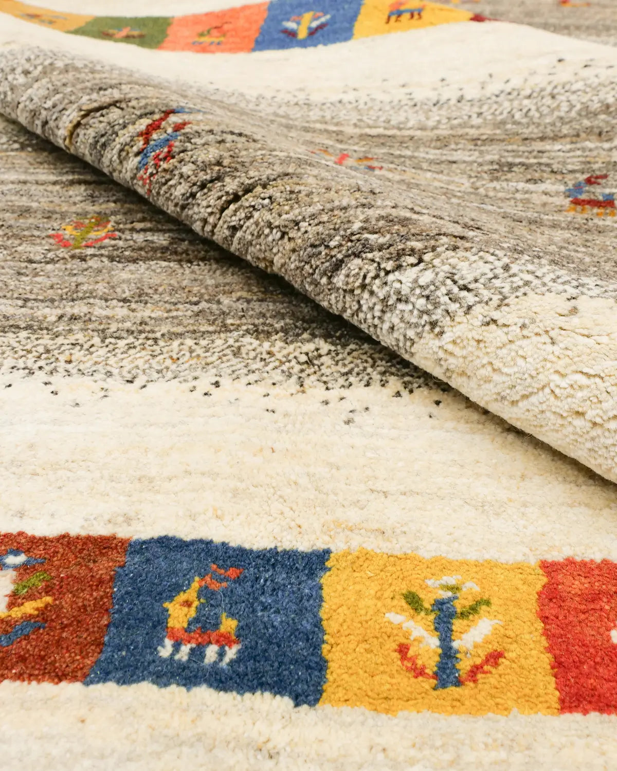 シーラーズ産 ペルシャギャッベ 手織り ウール 絨毯