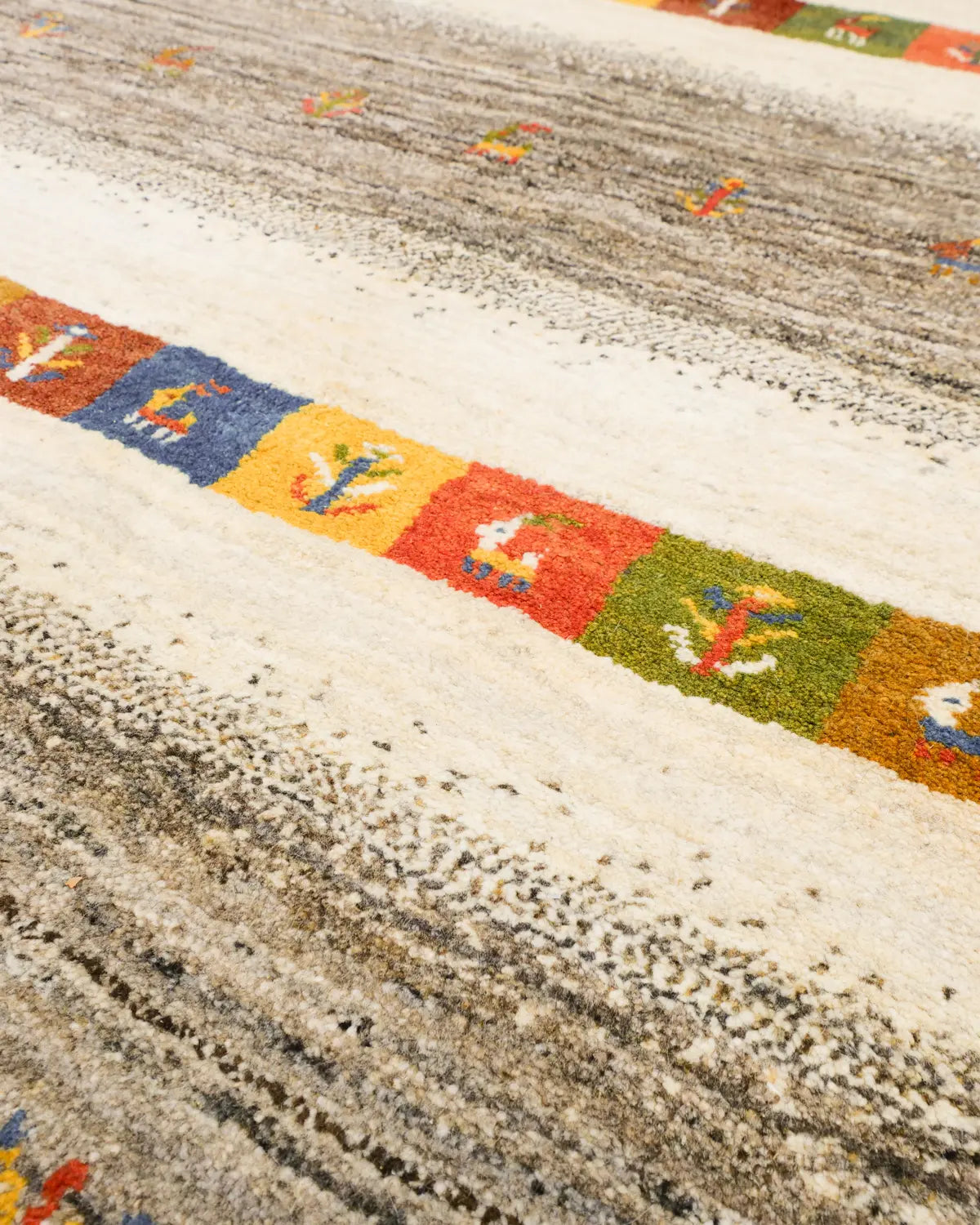 ウール手織りギャッベ ナチュラルカラー ボーダー模様