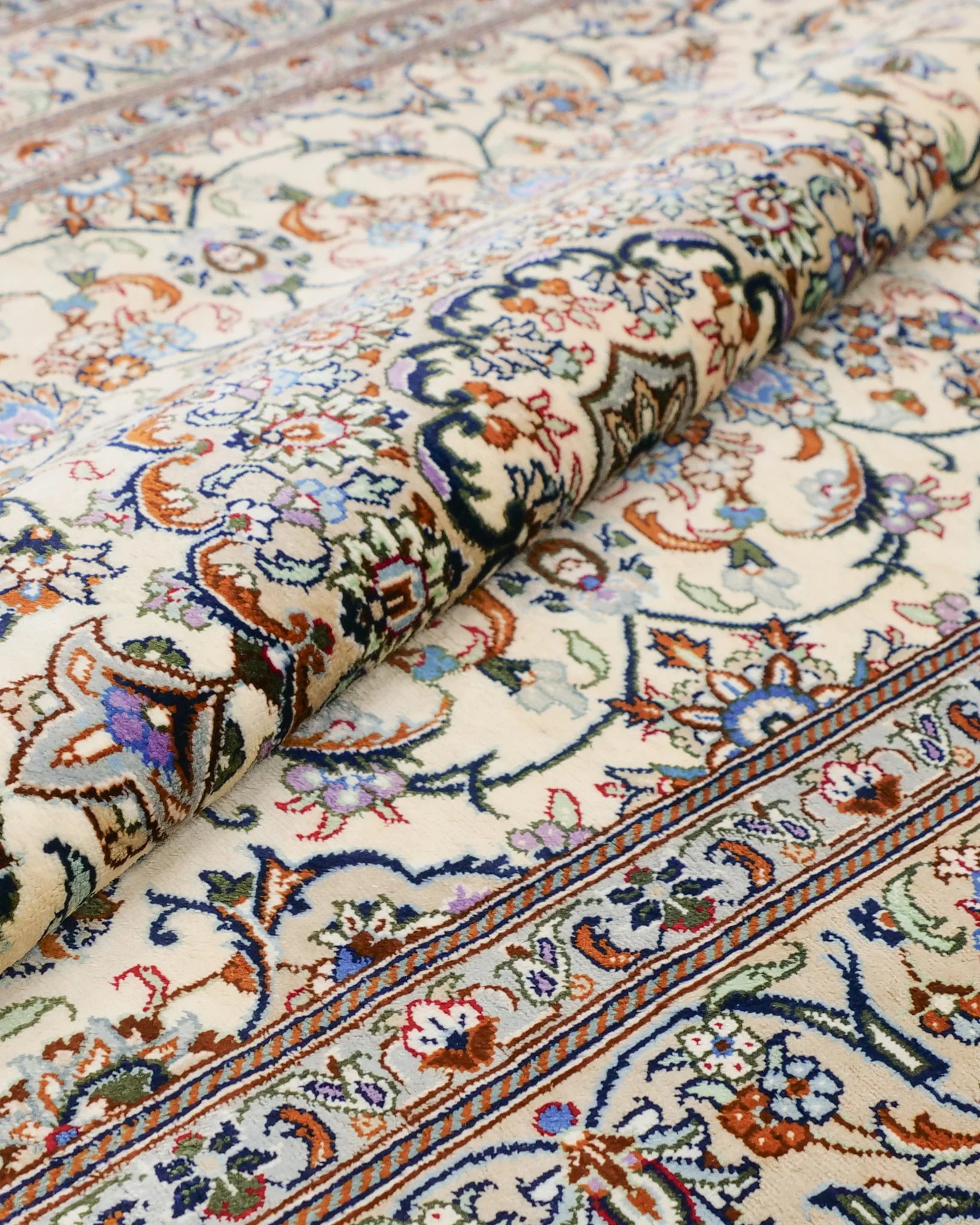 ペルシャ絨毯 カシャーン産 シルク 花柄 クリーム色 ファッラー工房 玄関マット 手織り ラグ