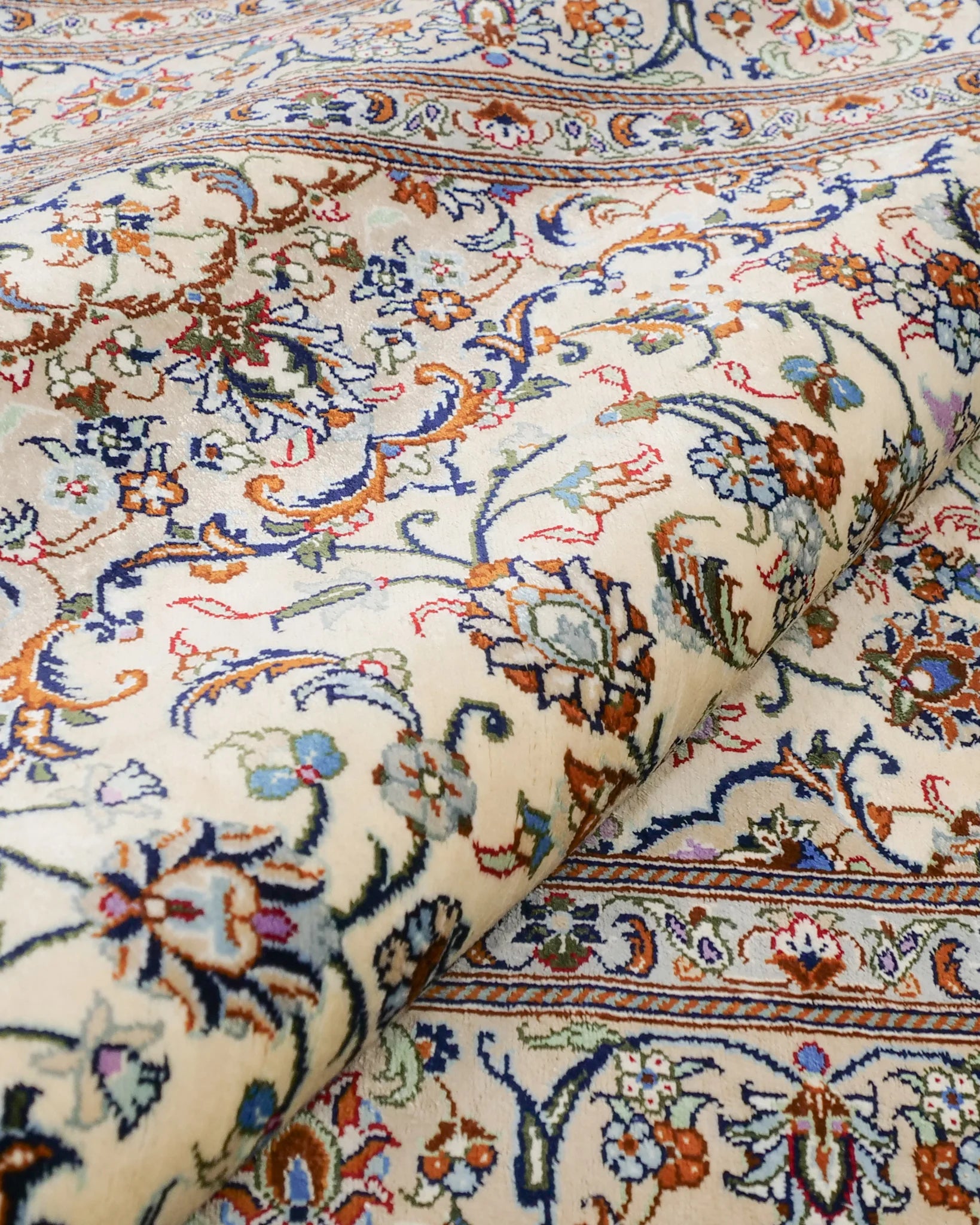 ペルシャ絨毯 カシャーン産 ファッラ工房 シルク 約80cm x 115cm ペルシャ絨毯 カシャーン産 ファッラ工房 シルク 約80cm x 115cm