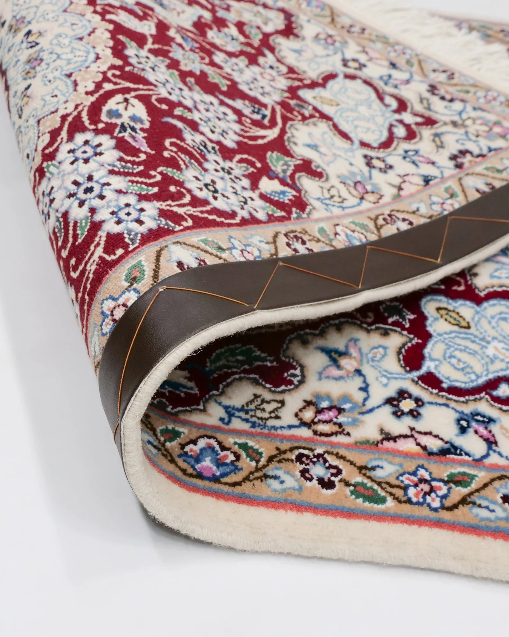 酒宴はお城の庭で】ペルシャ絨毯 シルク手織り ふたりの王子4人の 酒宴はお城の庭で】ペルシャ絨毯 シルク手織り ふたりの王子4人の