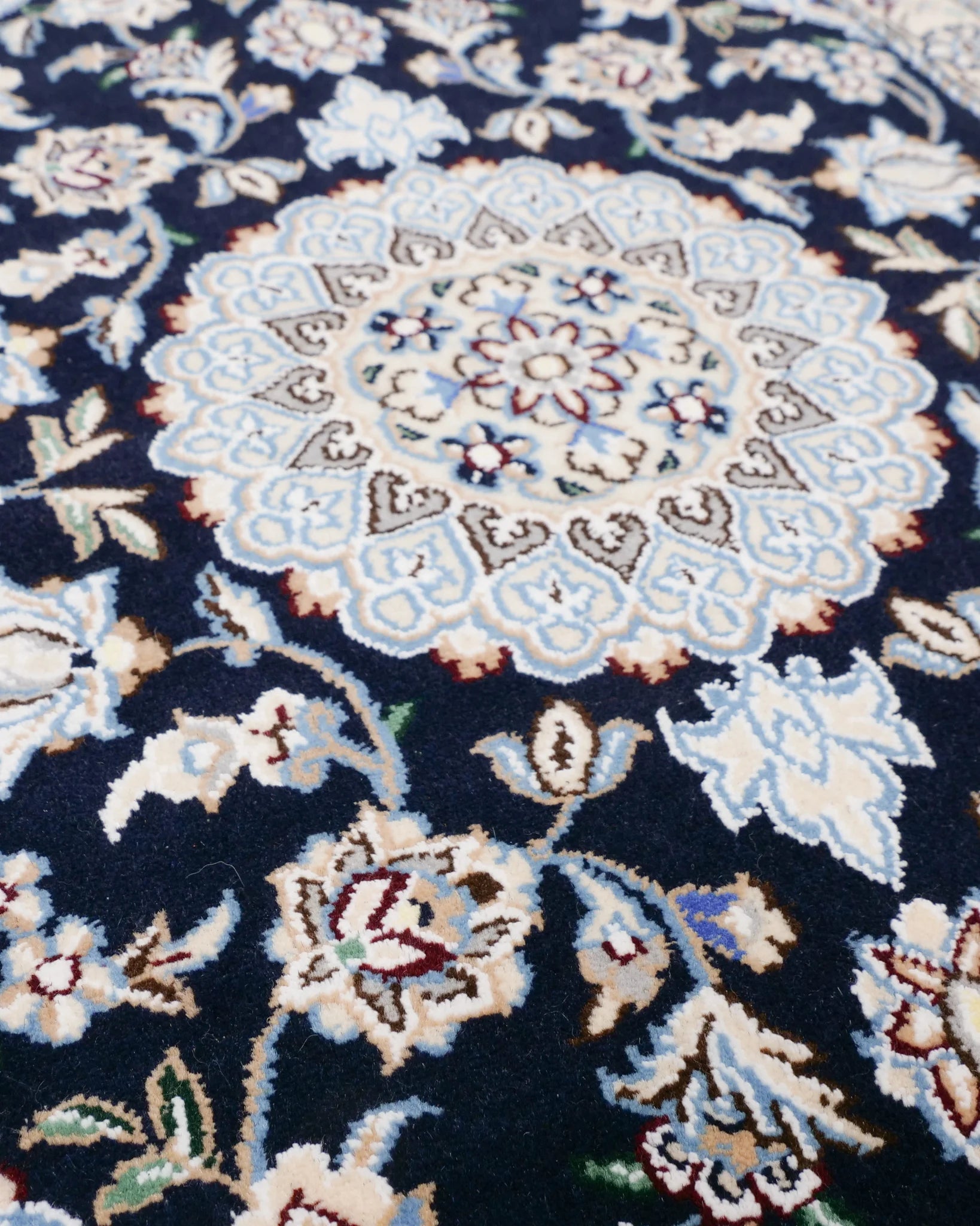 ペルシャ絨毯 ナイン産 約58×88cm｜SATHI RUGS
