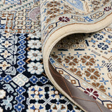 ペルシャ絨毯 ナイン産 柔らかさがわかる写真