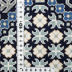 ナイン産ウール絨毯 クラシック文様 ラグ 織りの密度がわかる写真