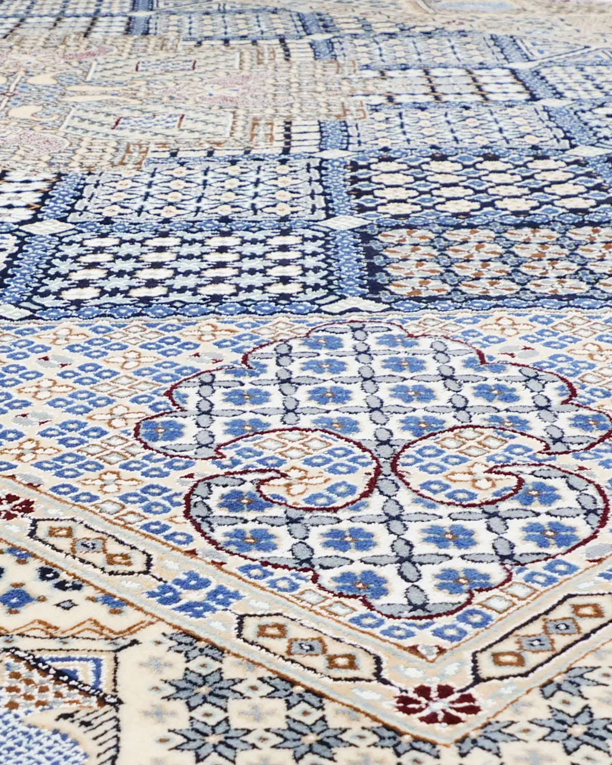 SATHI RUGS ペルシャ絨毯 ナイン産 ウール手織り