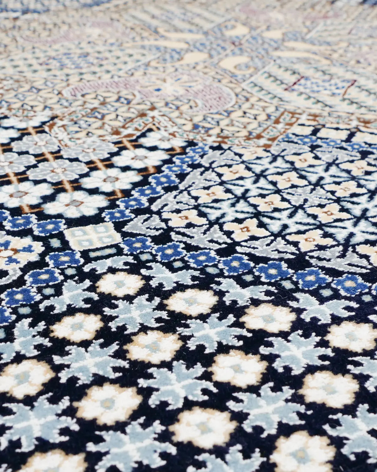 ペルシャラグ ナイン ウール製 幾何学パターン