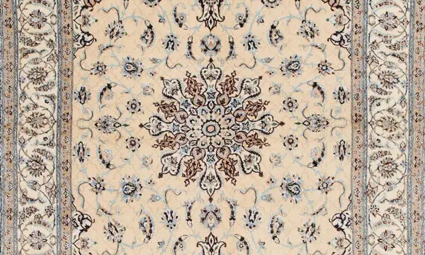 ナイン産のペルシャ絨毯