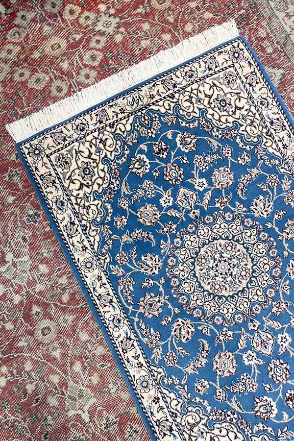 【NEW】ペルシャ絨毯　ナイン産　ウール　約80cm x 126cm