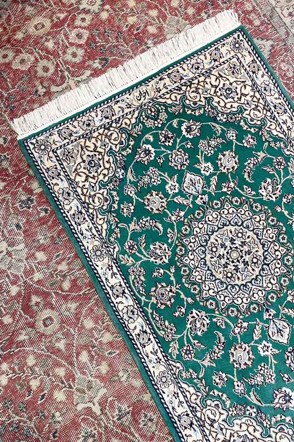 【NEW】ペルシャ絨毯　ナイン産　ウール　約79cm x 121cm