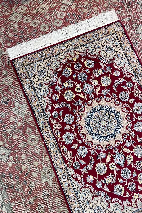 【NEW】ペルシャ絨毯　ナイン産　ウール　約79cm x 120cm