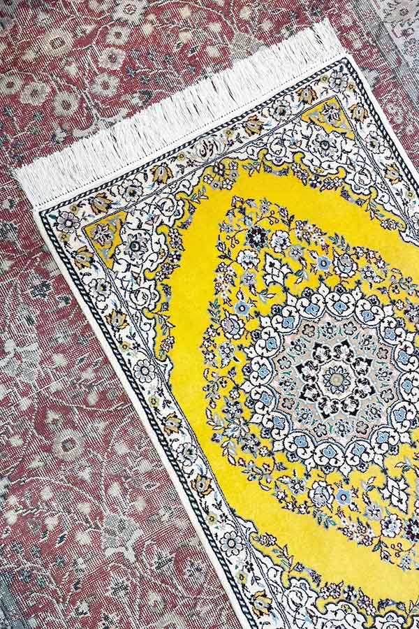 【NEW】ペルシャ絨毯　ナイン産　ウール　約82cm x 125cm