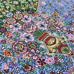 ペルシャ絨毯 クム産 シラジ工房 シルク手織りラグ（楕円形 80×119cm）ブルー×グリーン 花瓶と花模様入り 玄関マットにも最適