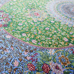 ペルシャ絨毯 クム産 シラジ工房 シルク手織りラグ（楕円形 80×119cm）ブルー×グリーン 花瓶と花模様入り 玄関マットにも最適