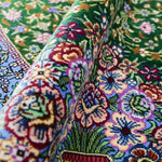 ペルシャ絨毯 クム産 シラジ工房 シルク手織りラグ（楕円形 80×119cm）ブルー×グリーン 花瓶と花模様入り 玄関マットにも最適