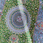 ペルシャ絨毯 クム産 シラジ工房 シルク手織りラグ（楕円形 80×119cm）ブルー×グリーン 花瓶と花模様入り 玄関マットにも最適