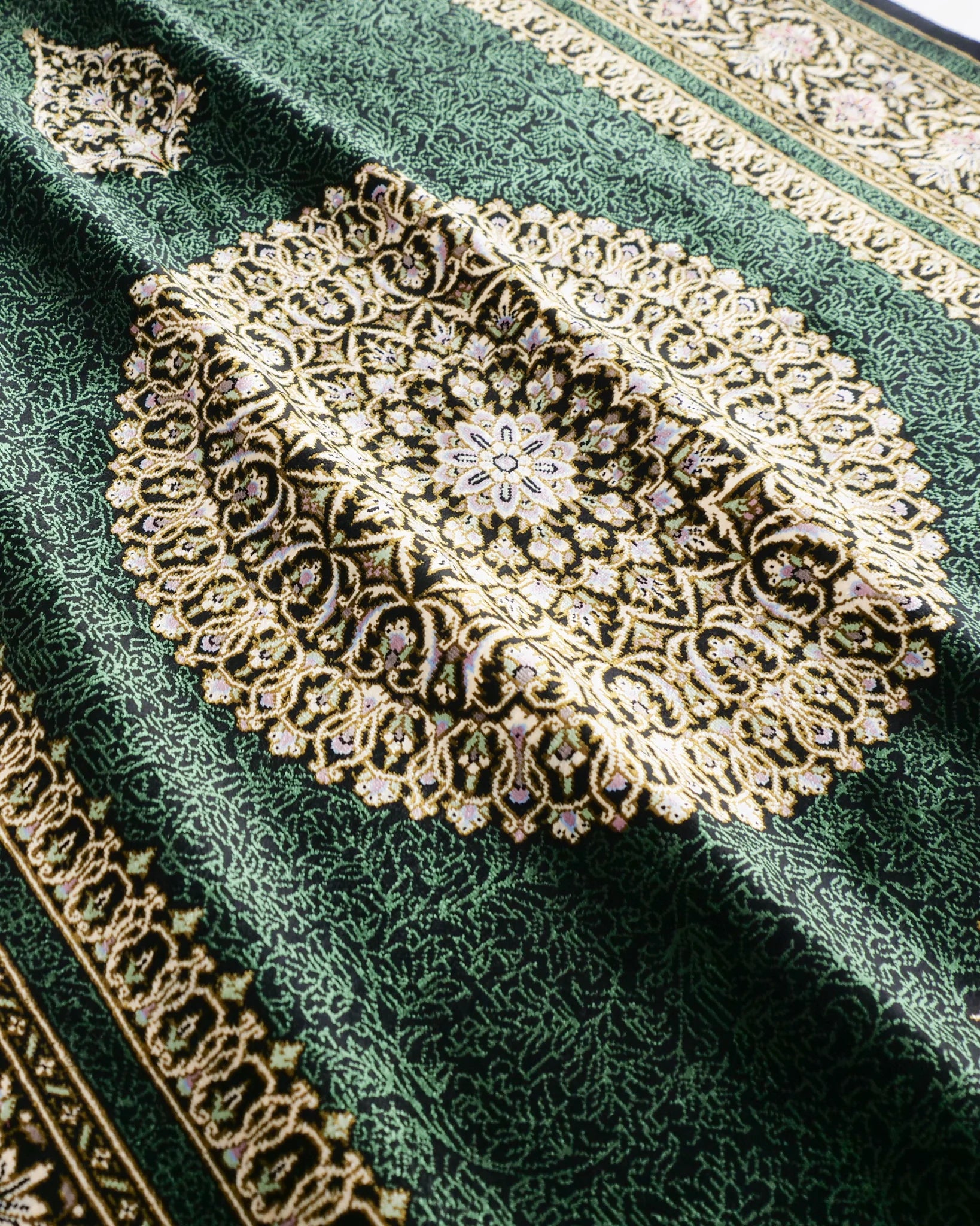 ペルシャ絨毯 クム産 シルク 約80×122cm｜SATHI RUGS