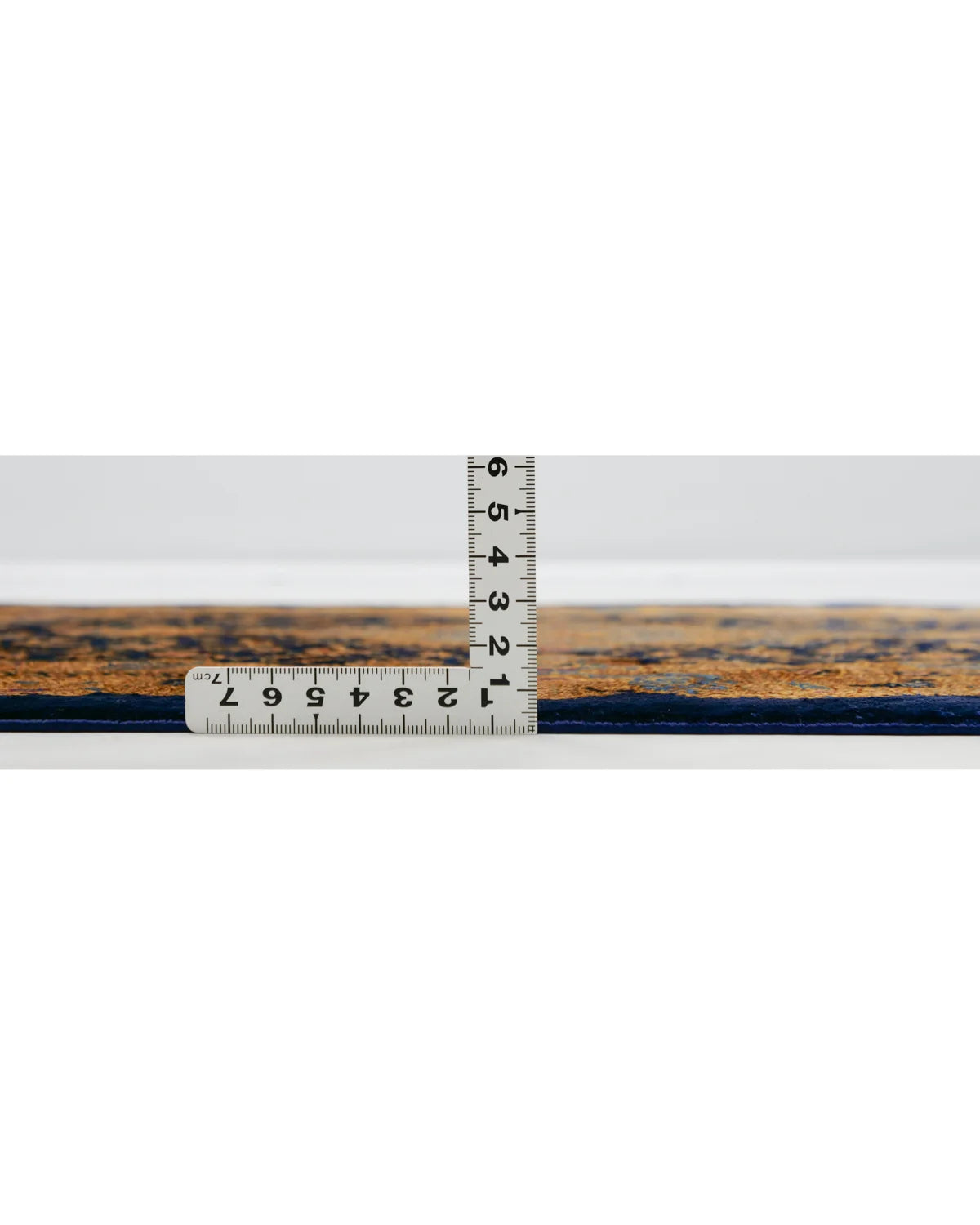 クム産シルクのペルシャ絨毯 エラミ工房 60×90cm 高級手織りラグ 玄関マット 唐草と幾何学メダリオンのデザイン