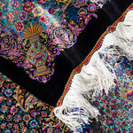 バザルガン工房のクム産シルク絨毯。130×204cm、青色の細密文様が広がる高級ペルシャ手織りラグ。