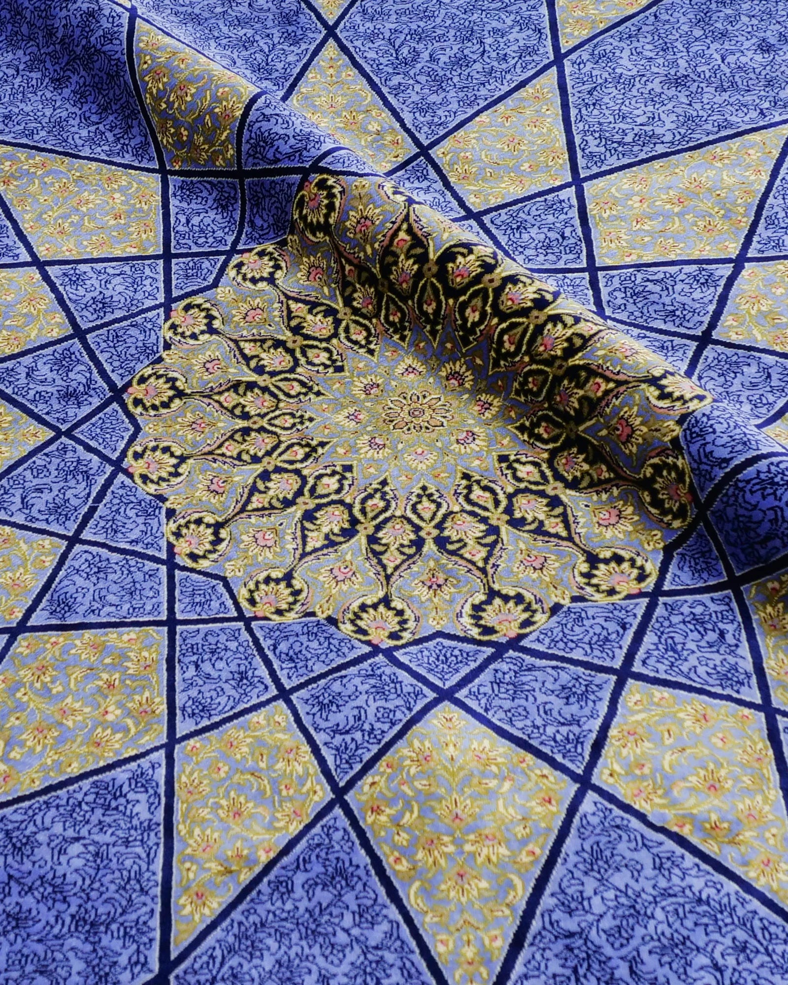 ペルシャ絨毯 クム産 ムサビ工房 シルク 130x200cm 星形メダリオン 唐草模様 手織り 高級ラグ
