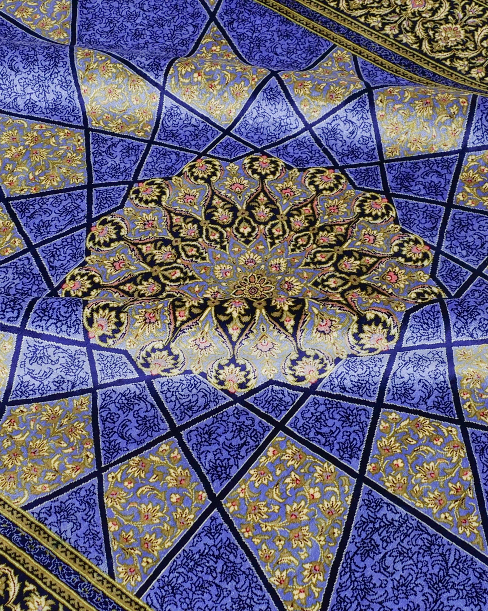 ペルシャ絨毯 クム産 ムサビ工房 シルク 130x200cm 星形メダリオン 唐草模様 手織り 高級ラグ