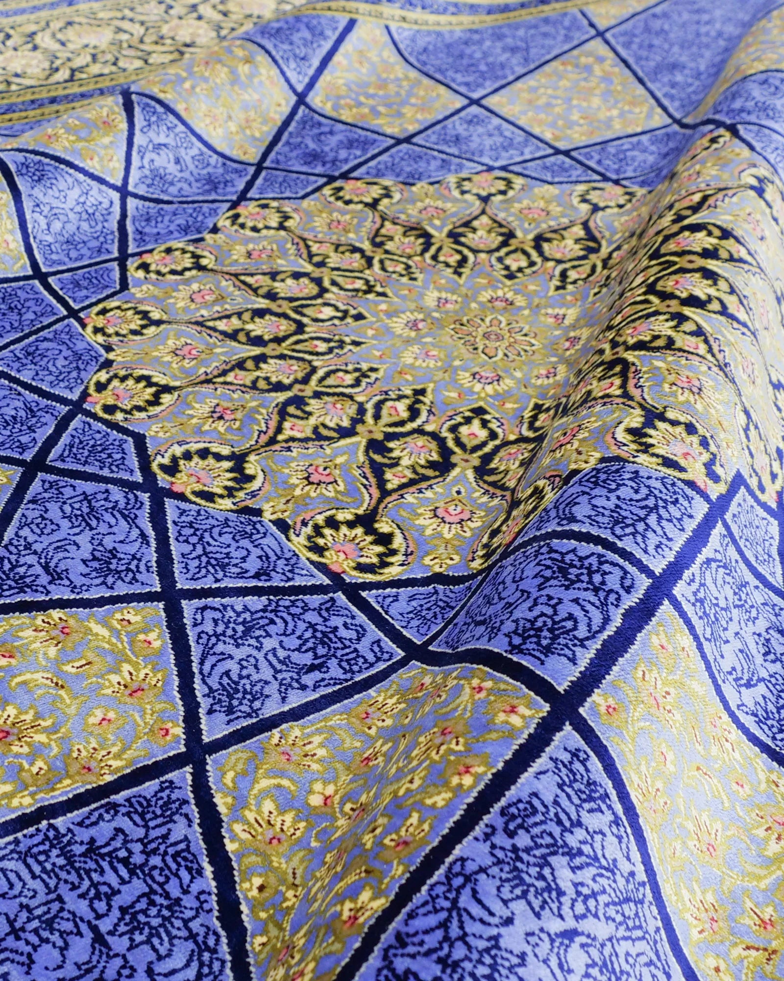 ペルシャ絨毯 クム産 ムサビ工房 シルク 130x200cm 星形メダリオン 唐草模様 手織り 高級ラグ