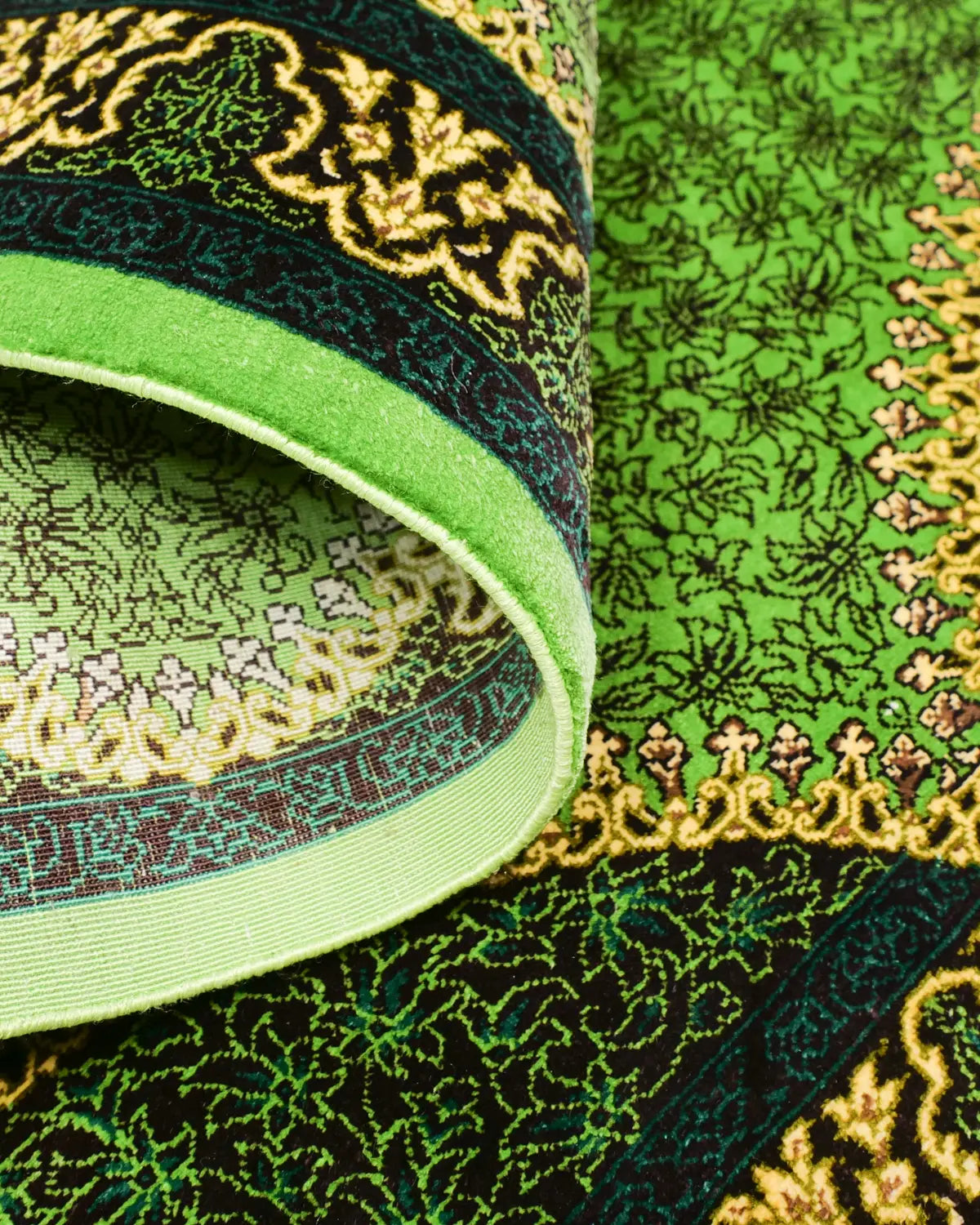 クムの名工房ガンバルザデによるシルク手織りペルシャ絨毯 約60cm×90cm