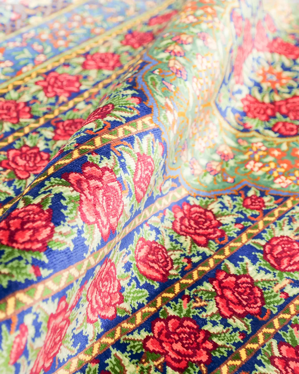 手織りシルク絨毯 ペルシャ クム 華やかな配色