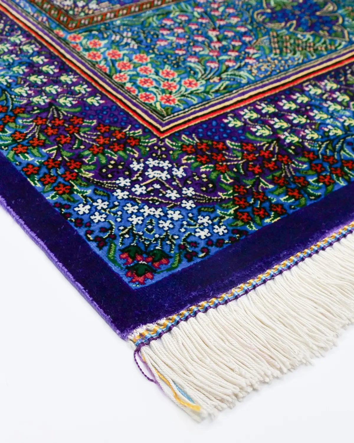 花文様が美しいクム産シルクペルシャ絨毯 エザティ工房