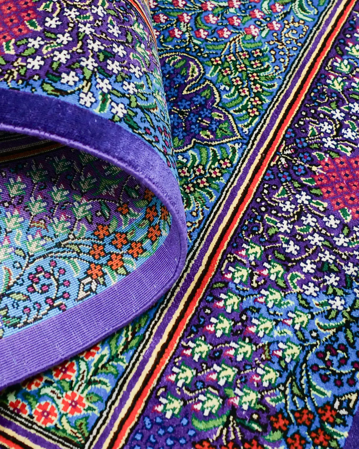 光沢のあるシルク素材 クム産手織りペルシャ絨毯