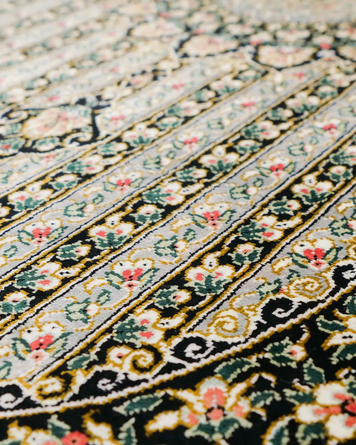 ムサヴィ工房 ペルシャ絨毯 シルク クム