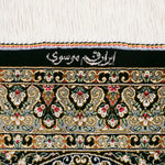 クム産手織りシルク絨毯 中央メダリオンデザイン