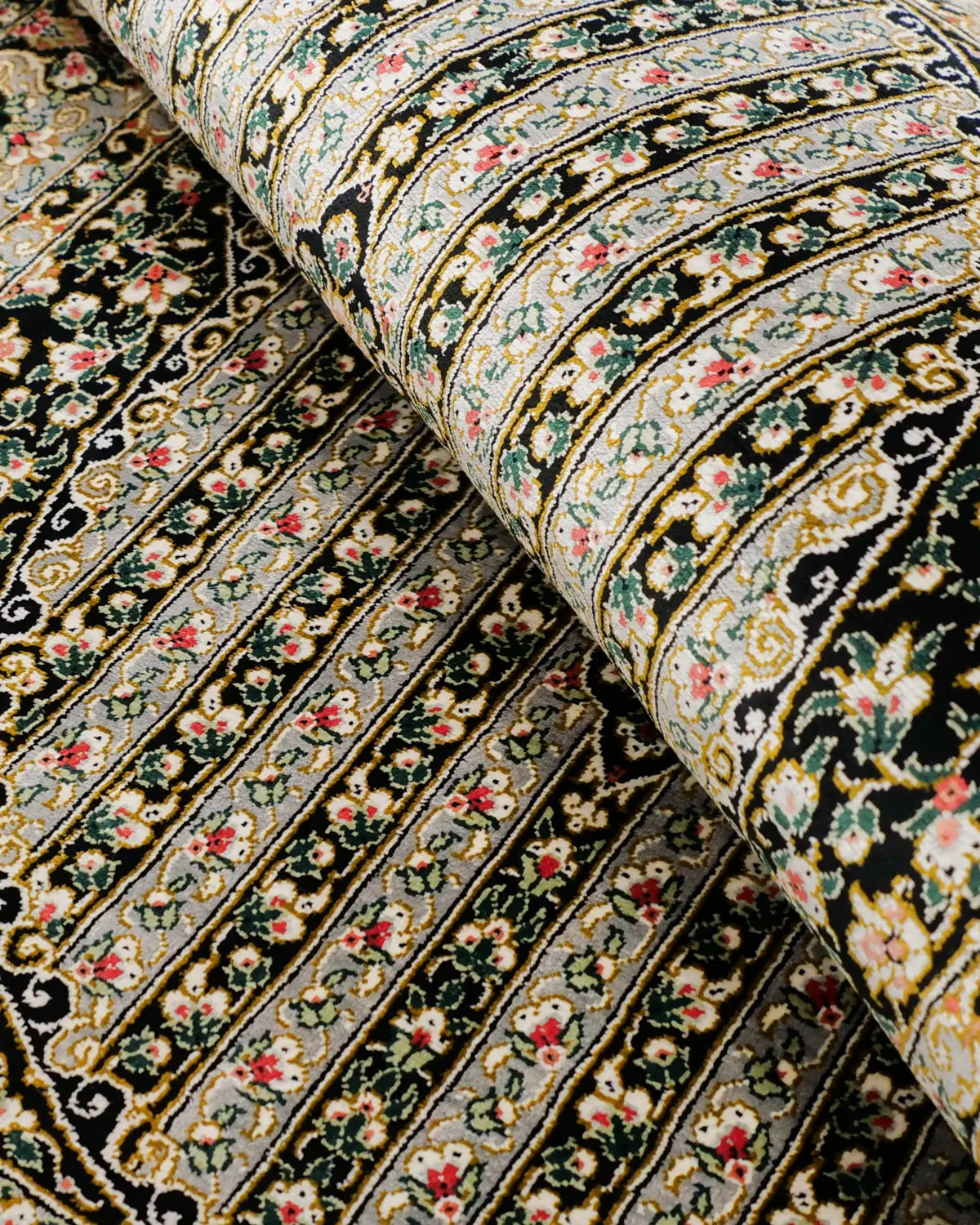 高級シルク絨毯 クム 黒ベース 花文様