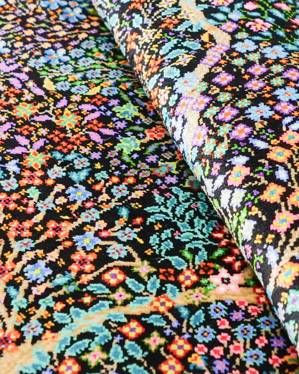 高級シルク絨毯 クム プーヤ工房 花をつけた木の模様