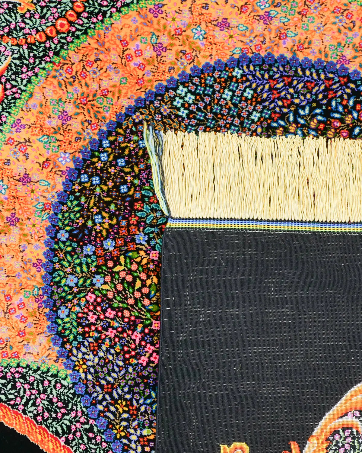 クム産プーヤ工房 シルク絨毯 繊細な花文様