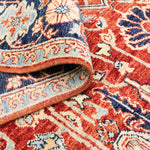 伝統文様のアフガニスタン手織り絨毯