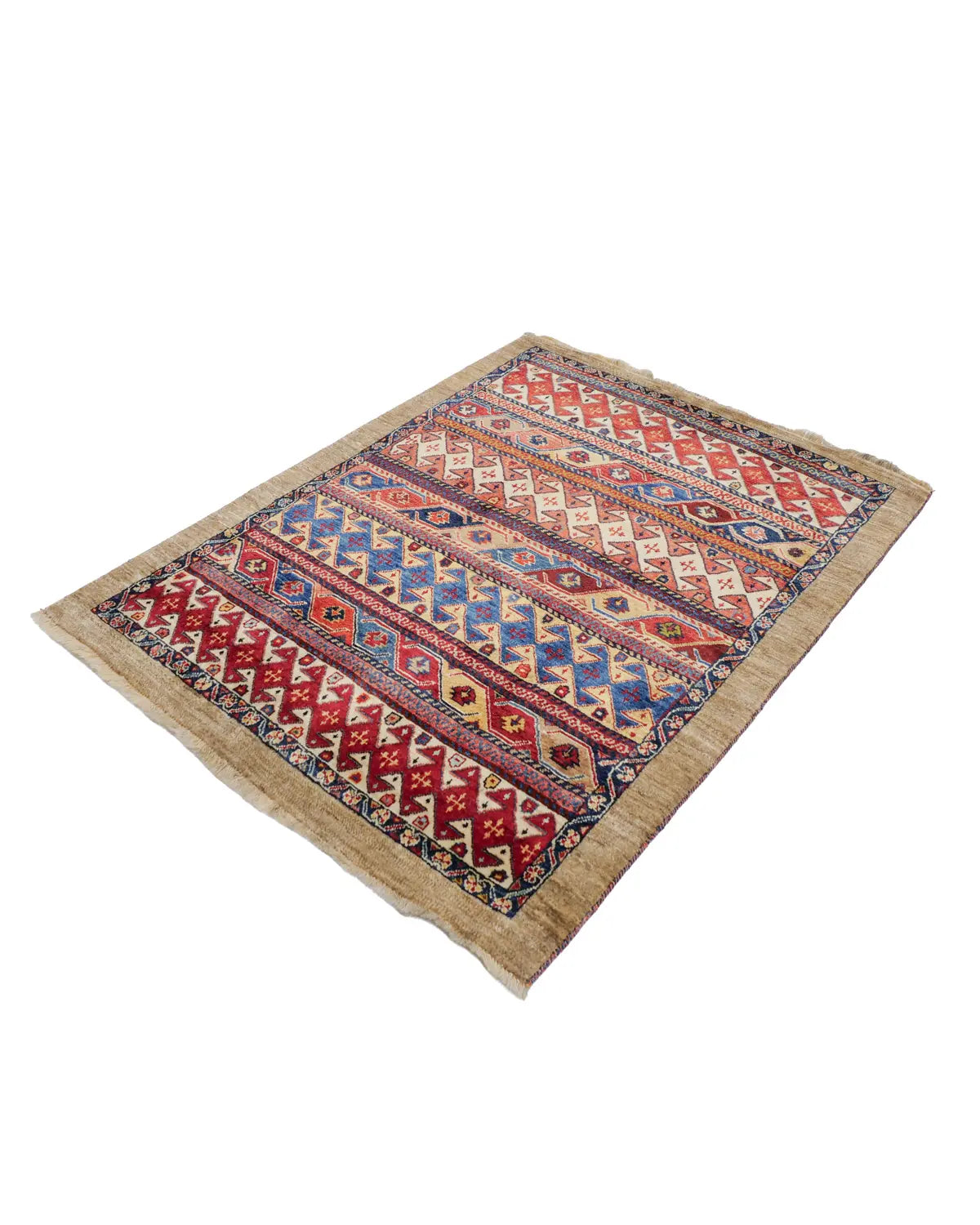 魔除けの意味を持つチェンゲル文様のペルシャギャッベ