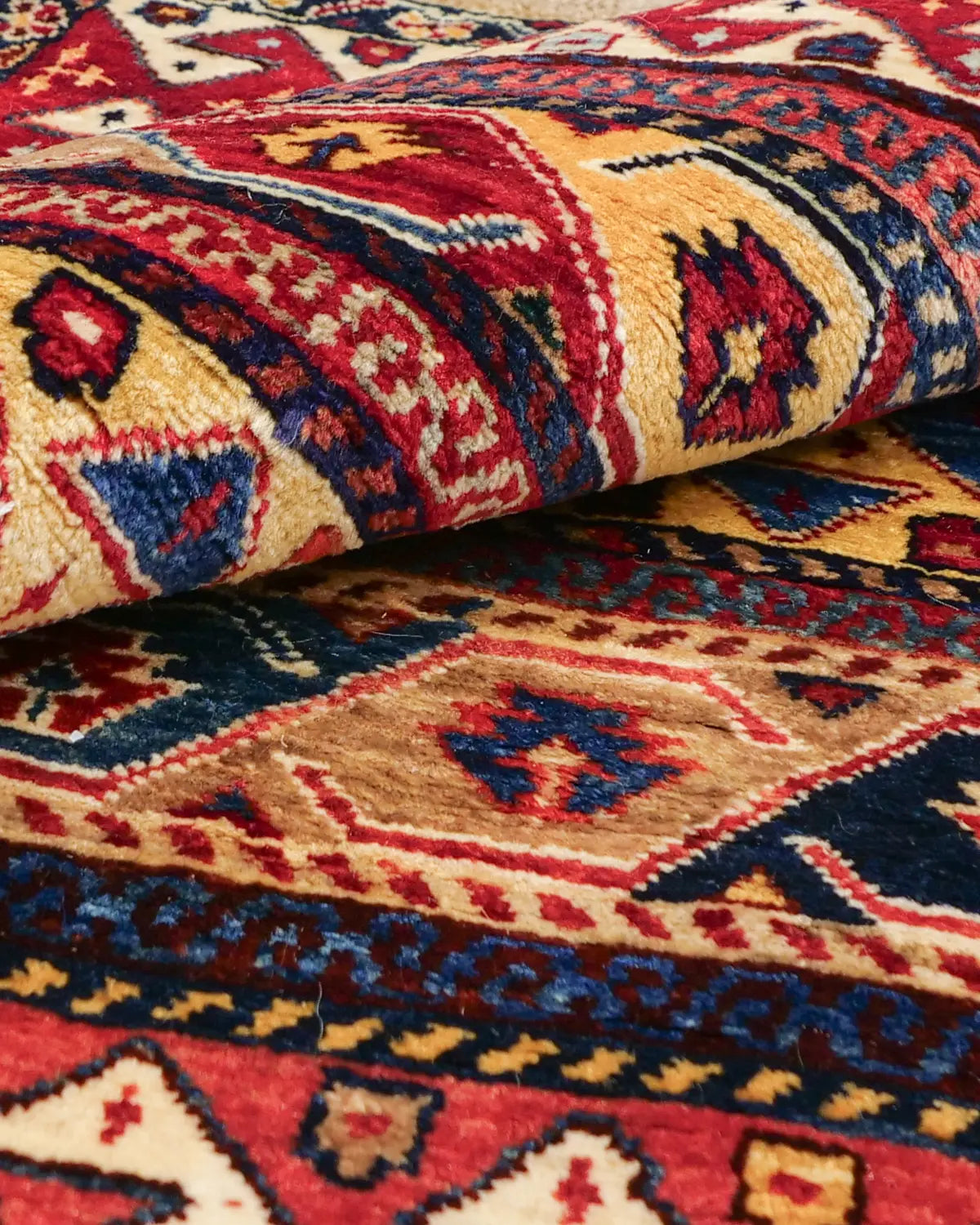 伝統的なヤラメ族文様のギャッベ