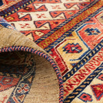 チェンゲル鉤文様が特徴のペルシャギャッベ