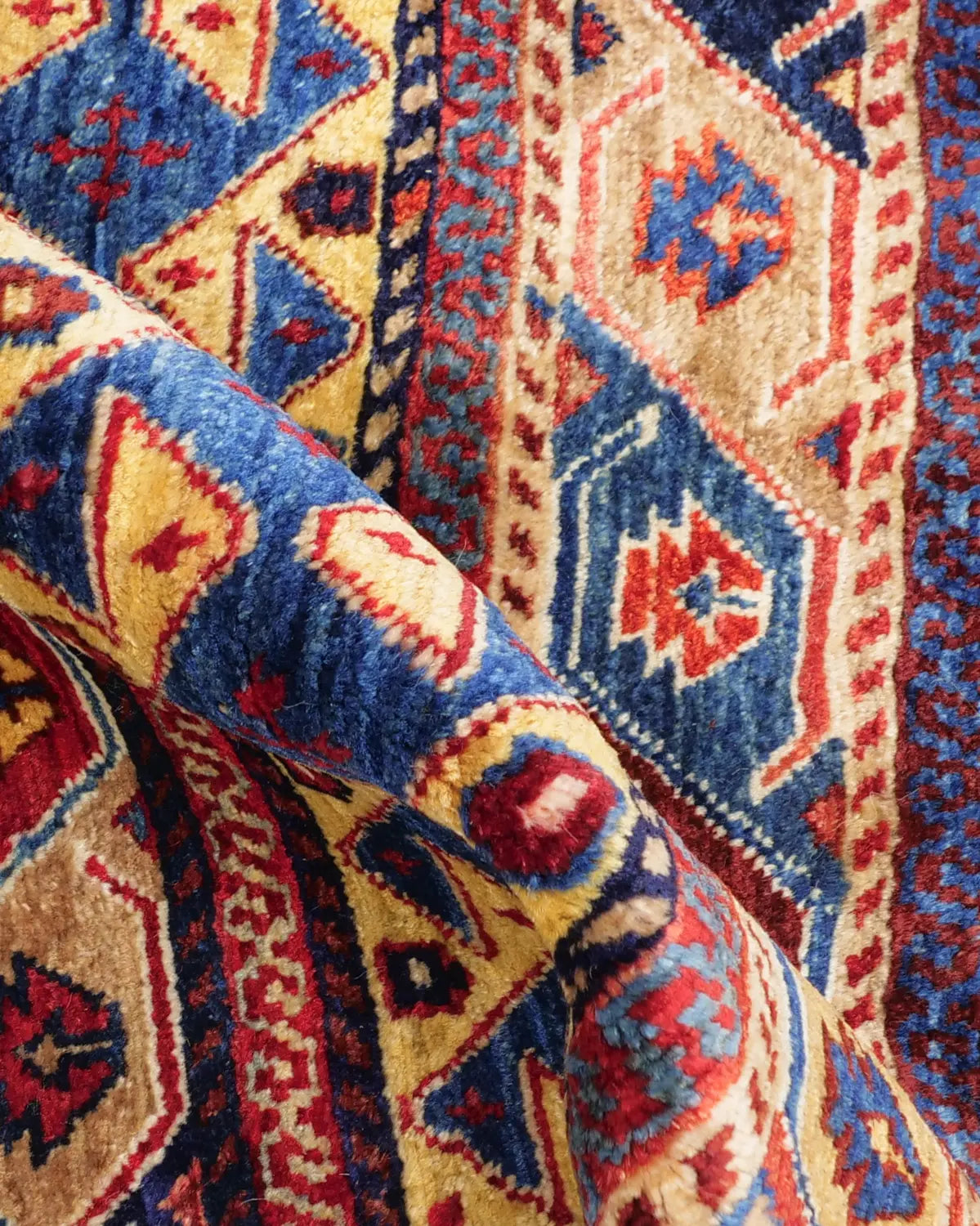 ヤラメ族が織り上げたペルシャギャッベ チェンゲル文様