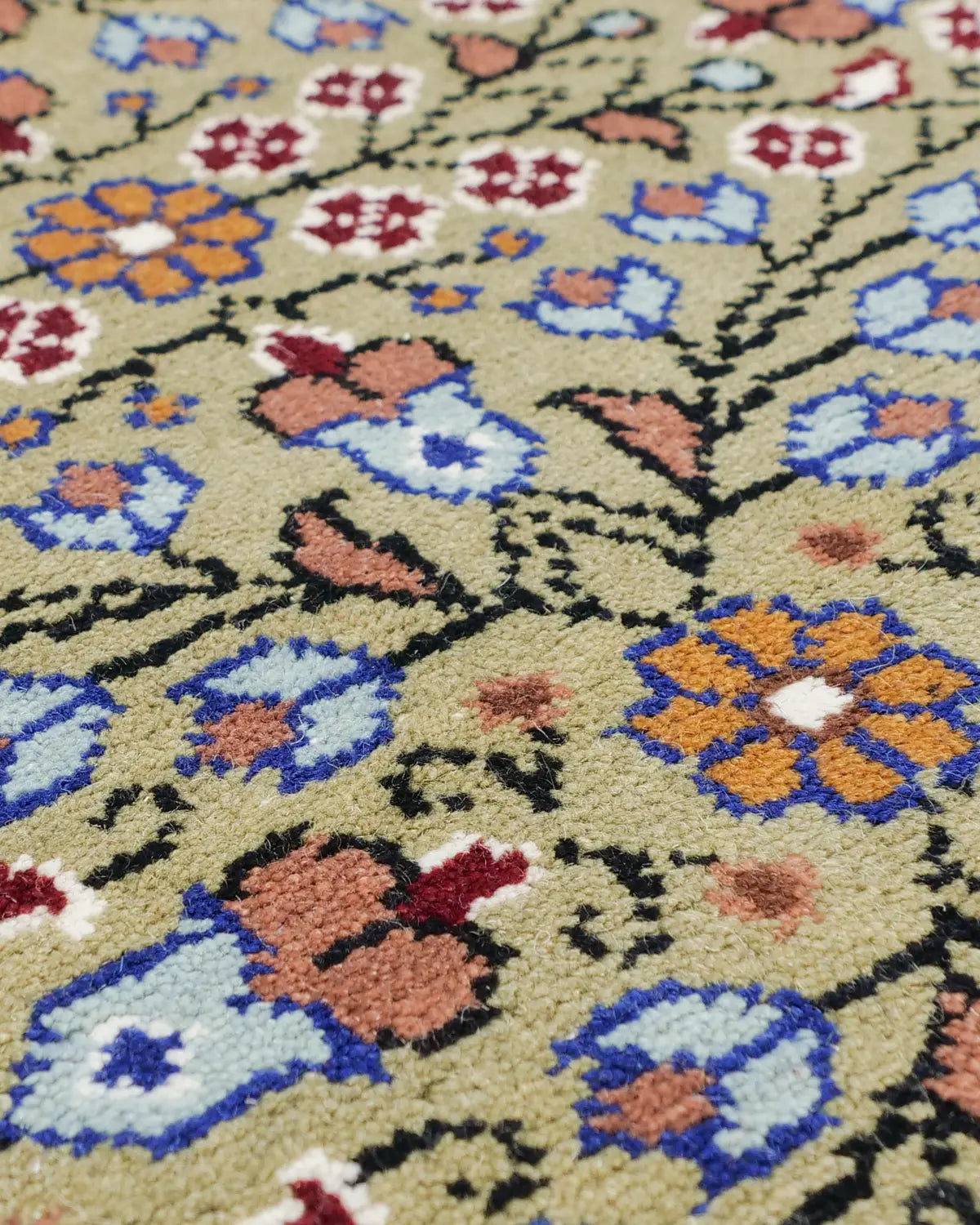 モスグリーンが美しい カイセリ産 トルコ絨毯 手織り ウールラグ