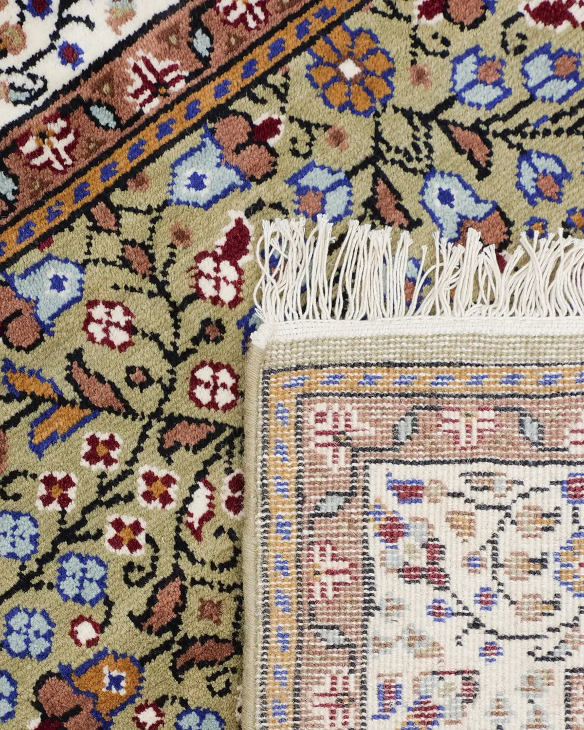 手織りトルコ絨毯 カイセリ ウール 花模様 落ち着いた色合い リビング向け