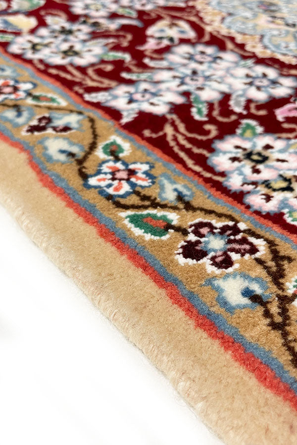 ペルシャ絨毯ウール＆シルク、ベージュ色基調、ナイン製、唐草模様と花のデザイン