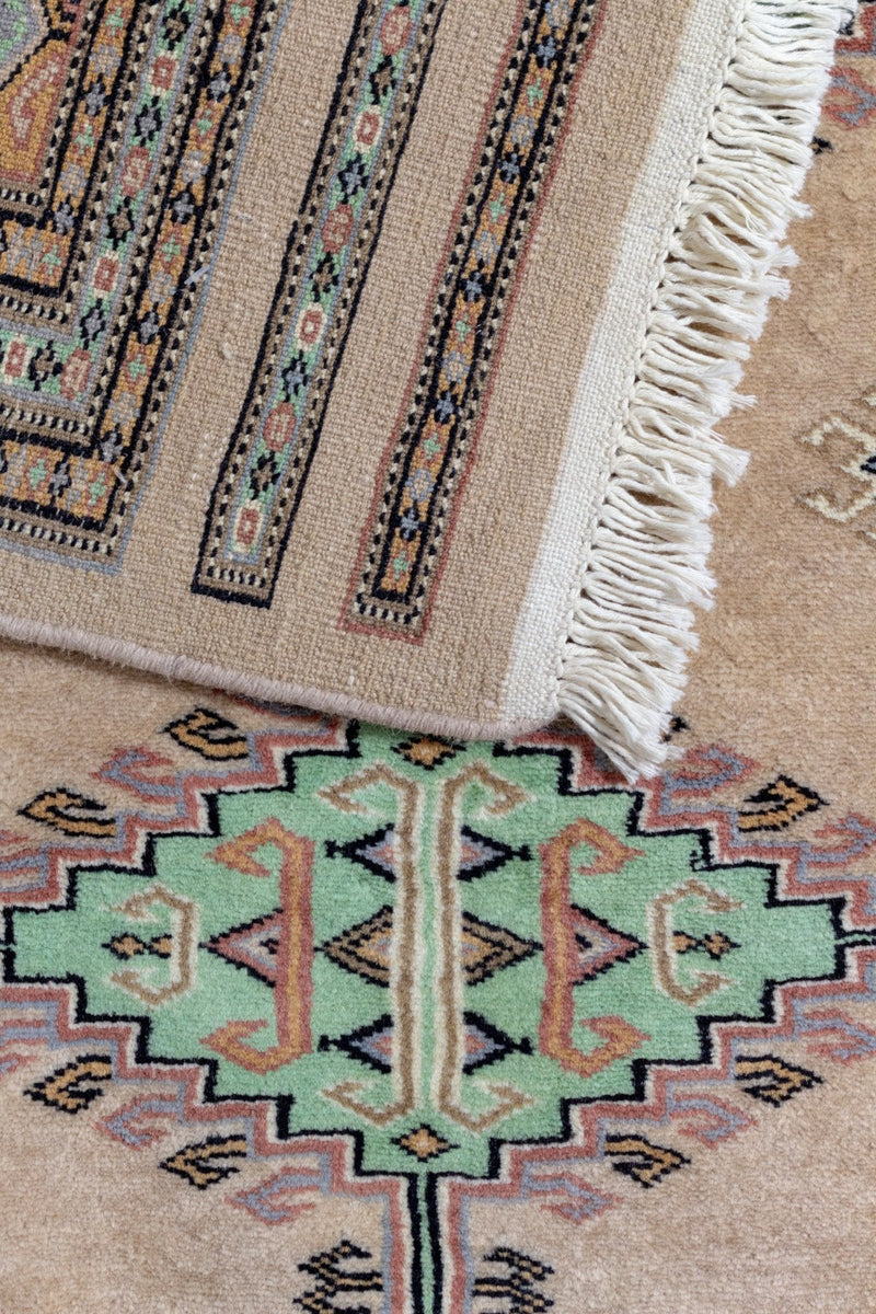 パキスタン絨毯  <br>約204cm x 266cm