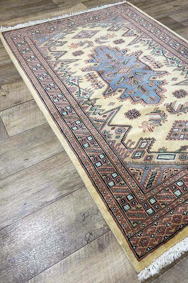 パキスタン絨毯<br>約145cm x  92cm