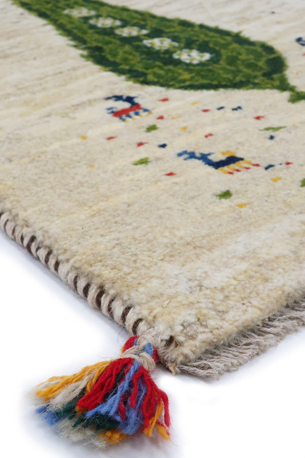 カシュガイ族の伝統的なギャッベ絨毯
