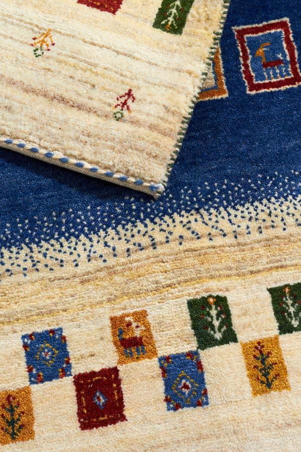 優れた織り技術で作られたペルシャギャッベ - 家族の幸福と調和を象徴するデザイン