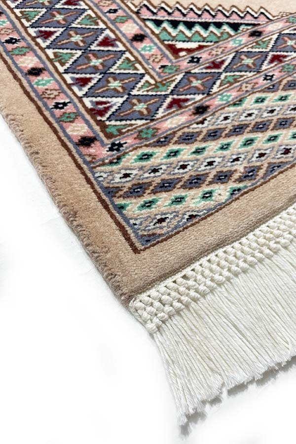 パキスタン絨毯　ファインクオリティ　約62cm x 87cm