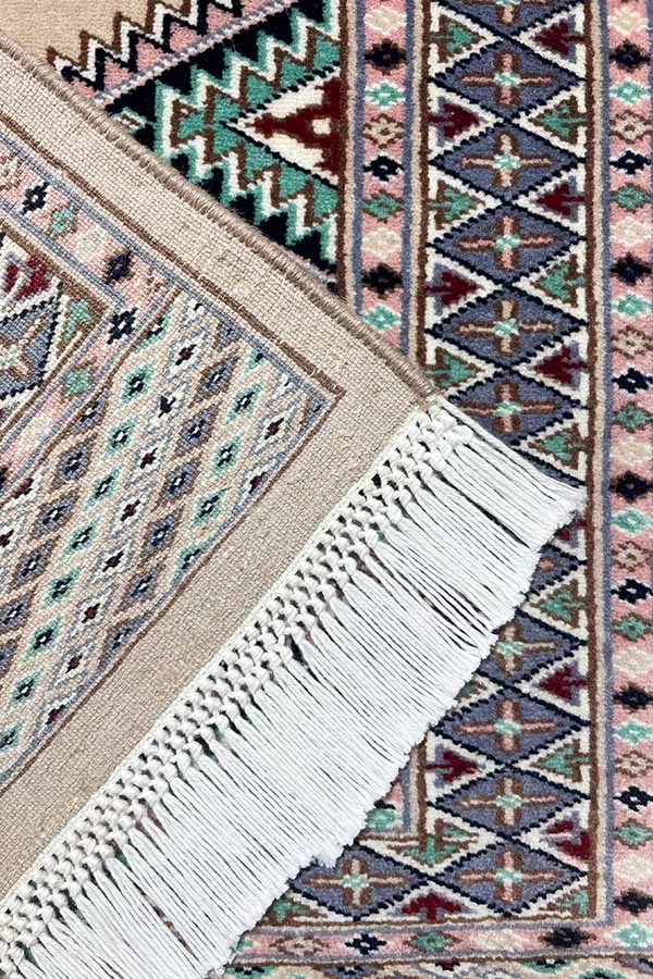パキスタン絨毯　ファインクオリティ　約62cm x 87cm